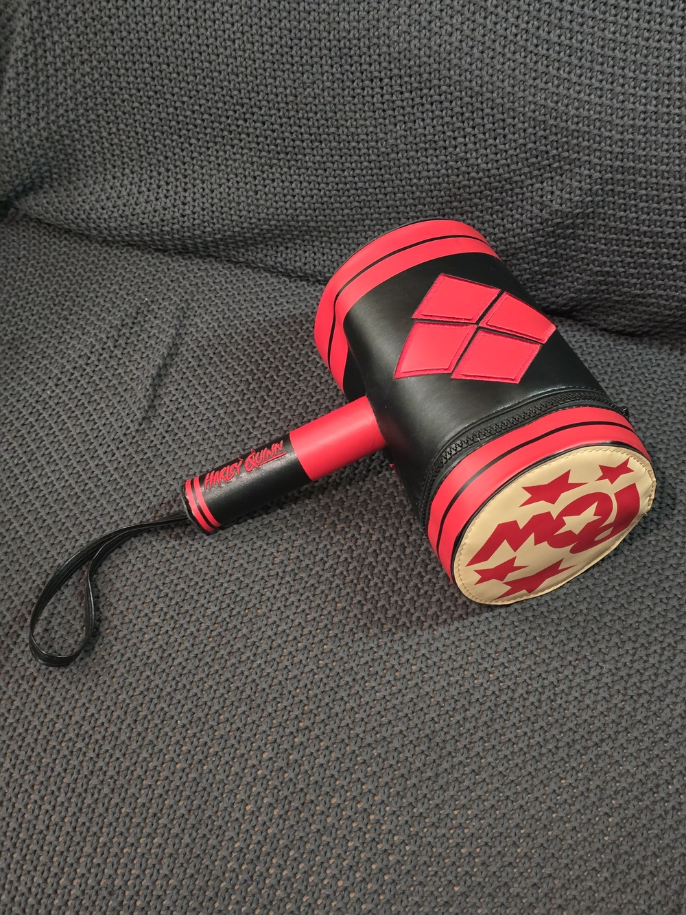 Spirit Halloween DC Comics Harley Quinn Mallet Hammer Shaped Wristlet Bag Purse - Picture 3 of 11
